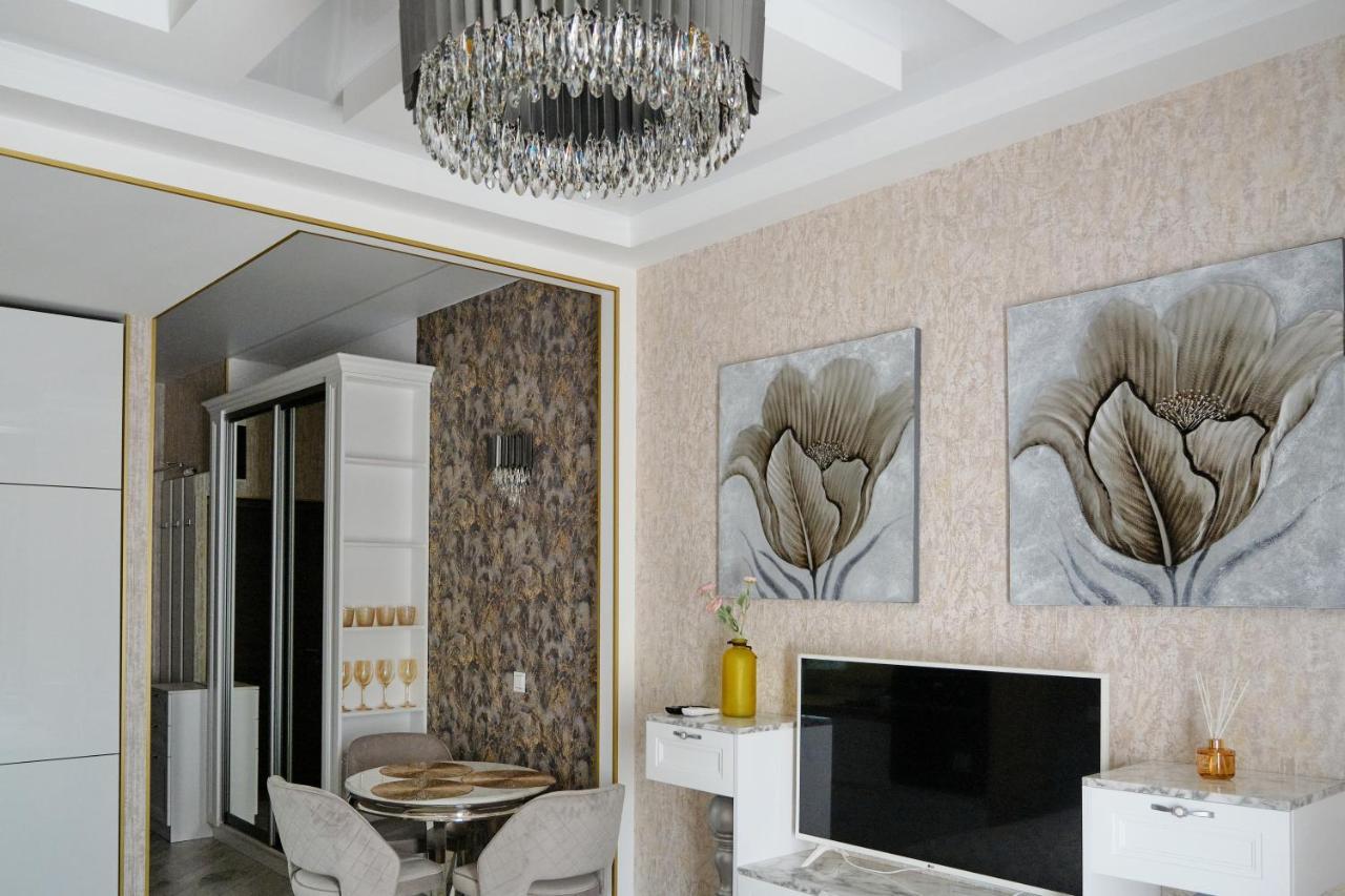 Luxury Apartments Sea View Julymia Odessa Dış mekan fotoğraf